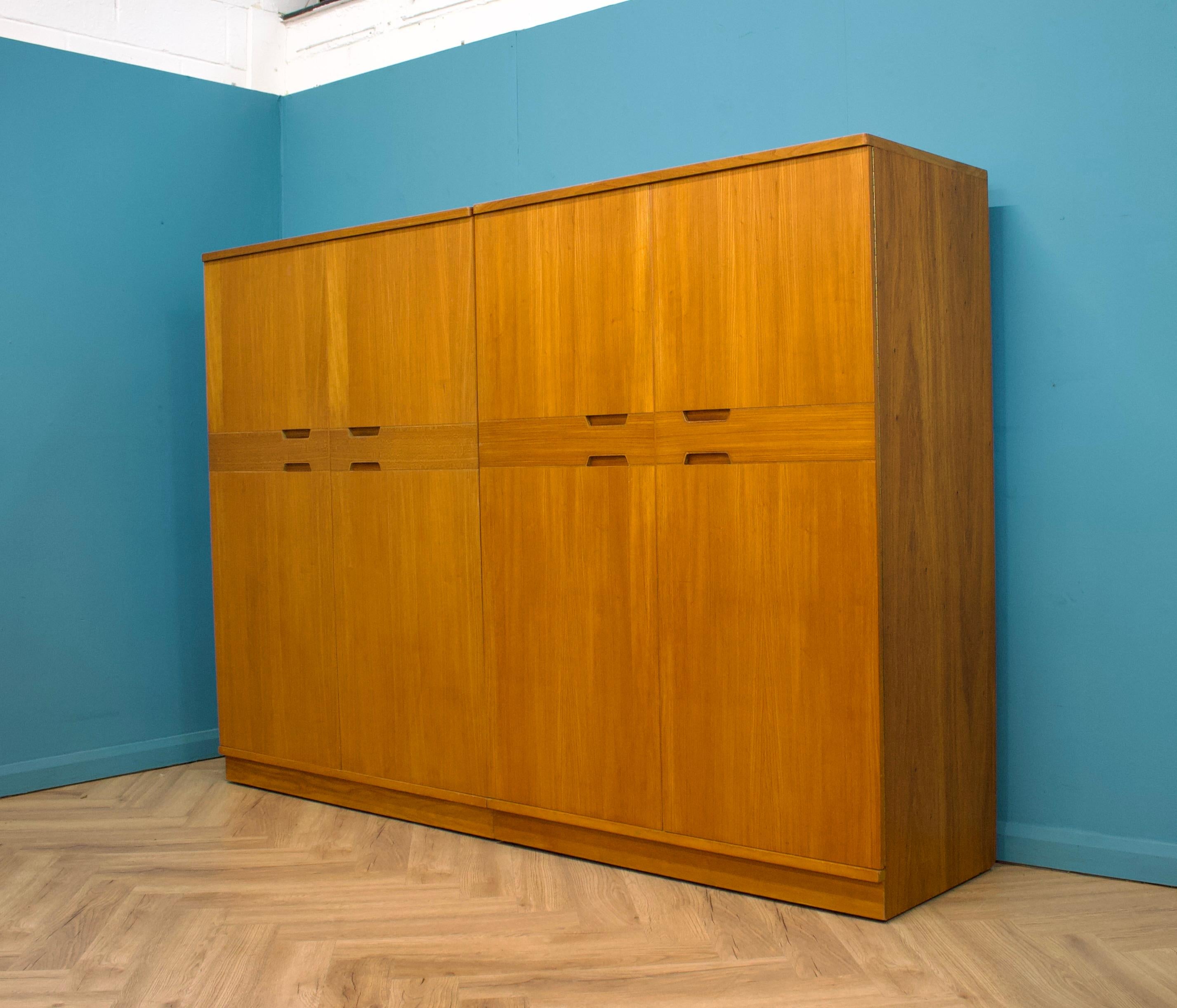 Mid-Century moderno Armadio in teak di Uniflex, anni '60 in vendita