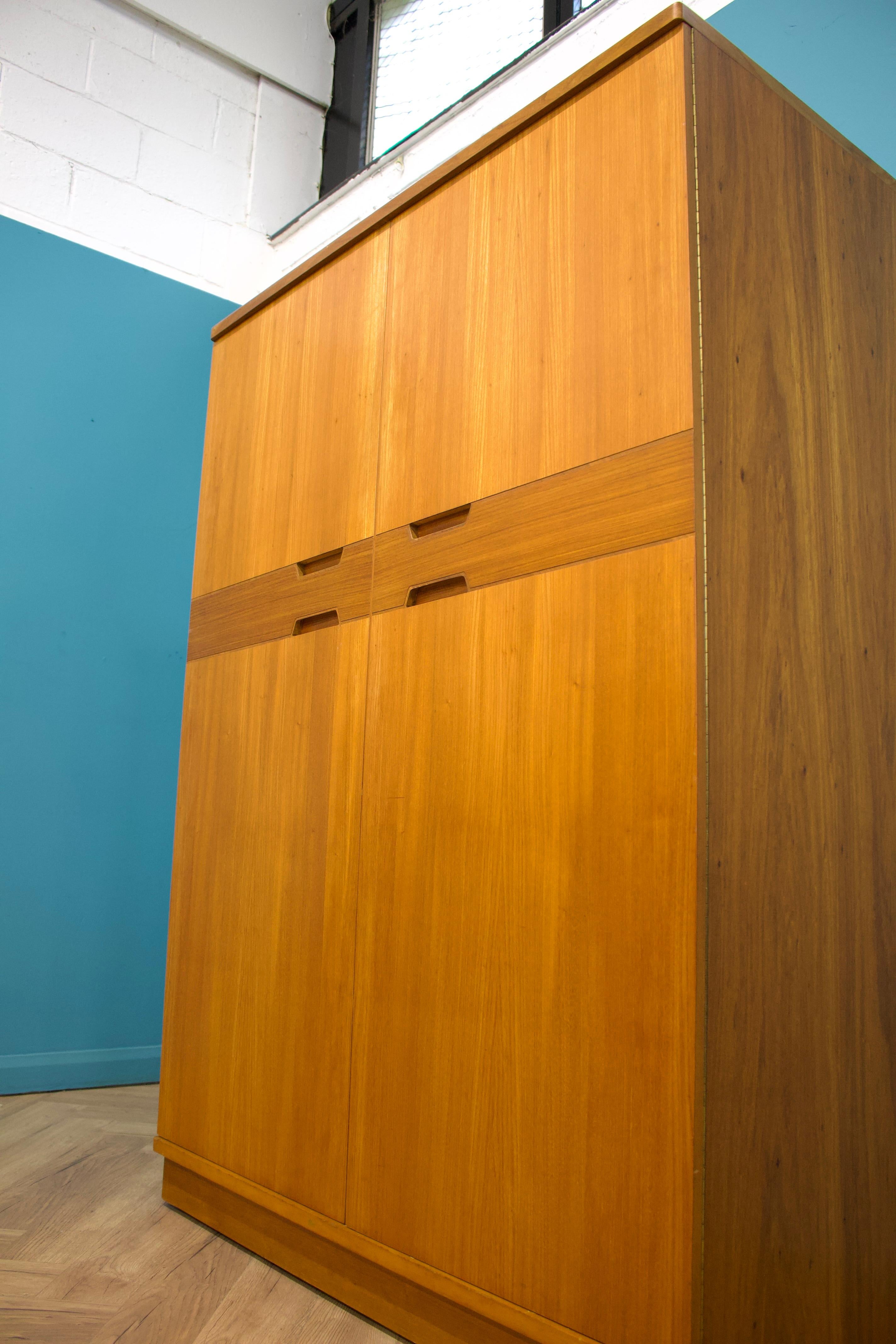 Armadio in teak di Uniflex, anni '60 in vendita 3