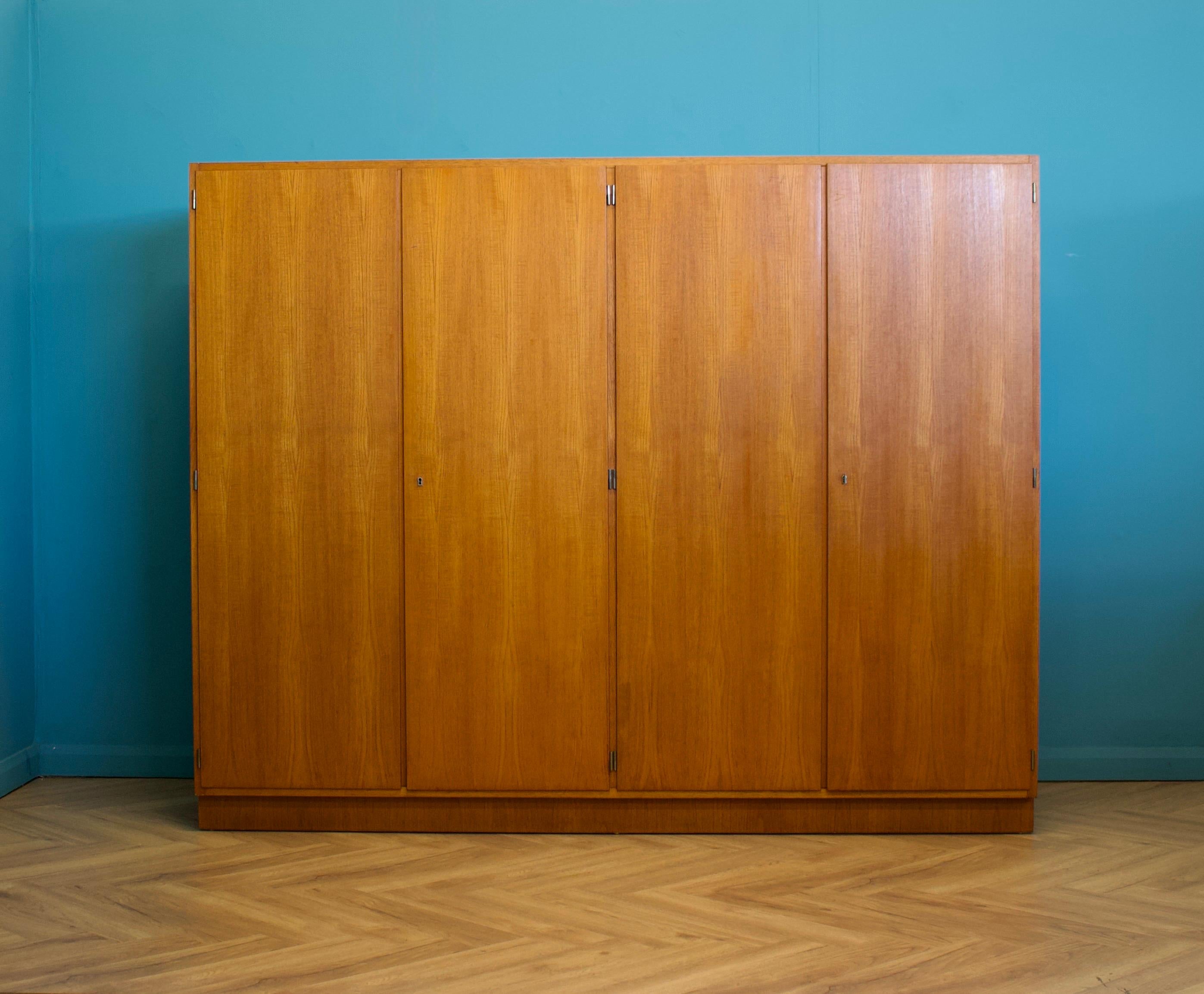Mid-Century moderno Armadio in teak danese del metà secolo, anni '70 in vendita