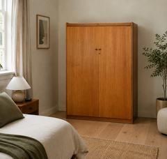 Armoire en teck du milieu des années 1960