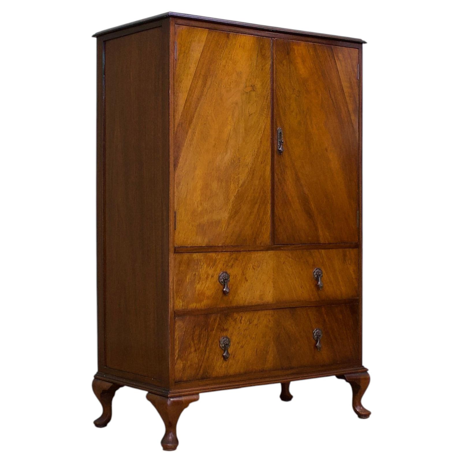 British Art Deco Tallboy Linen Cabinet in Burr Walnut from Waring and Gillow, 19 For Sale
