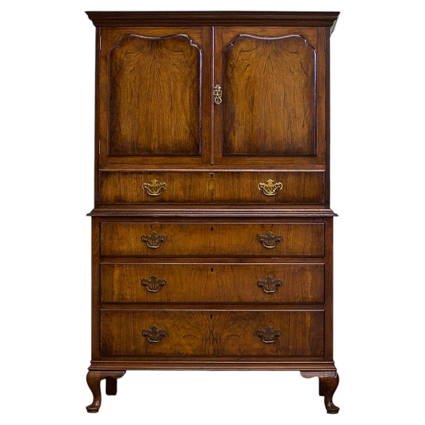 Commode haute Art déco en noyer de la marque Waring and Gillow, années 1930