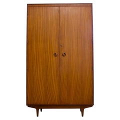 Armario de mediados de siglo en madera de teca de Butilux, años 60