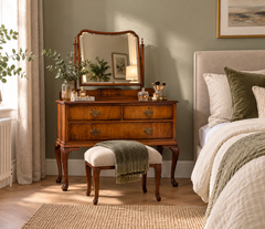 Comodino vintage in noce della Waring and Gillow, anni '30