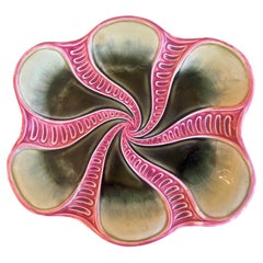 Piatto in maiolica con motivi a spirale rosa, fine del XIX secolo