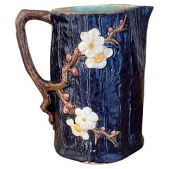Brocca "Dogwood" di Joseph Holdcroft, intorno agli anni '90 del XIX secolo