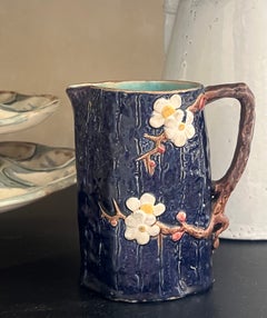 Brocca "Dogwood" di Joseph Holdcroft, intorno agli anni '90 del XIX secolo
