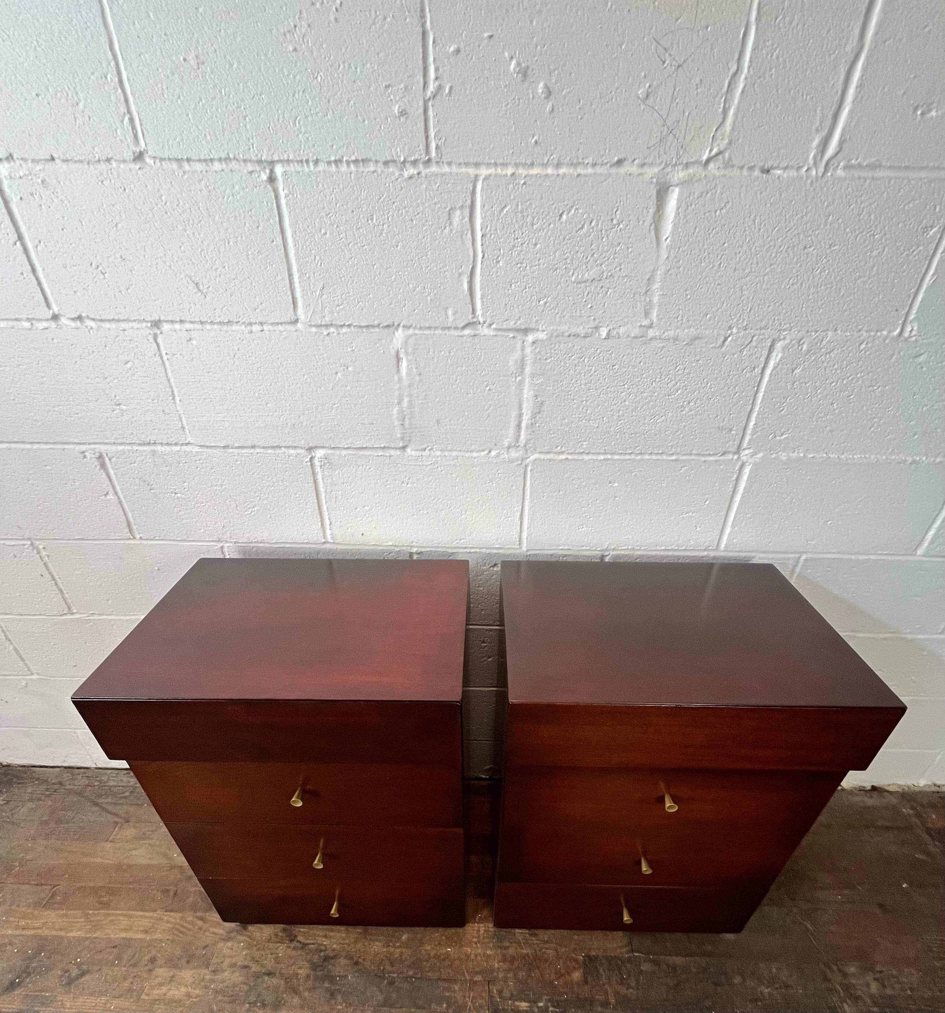 Mid-Century Modern Table de chevet Vanleigh 4 tiroirs en vente