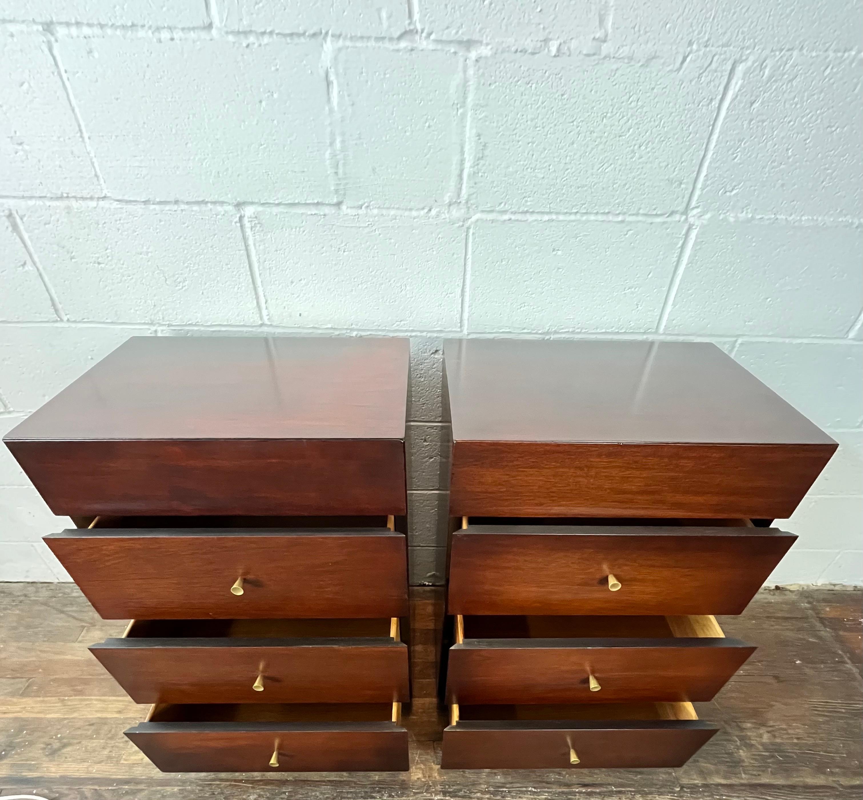 Table de chevet Vanleigh 4 tiroirs Bon état - En vente à W Allenhurst, NJ