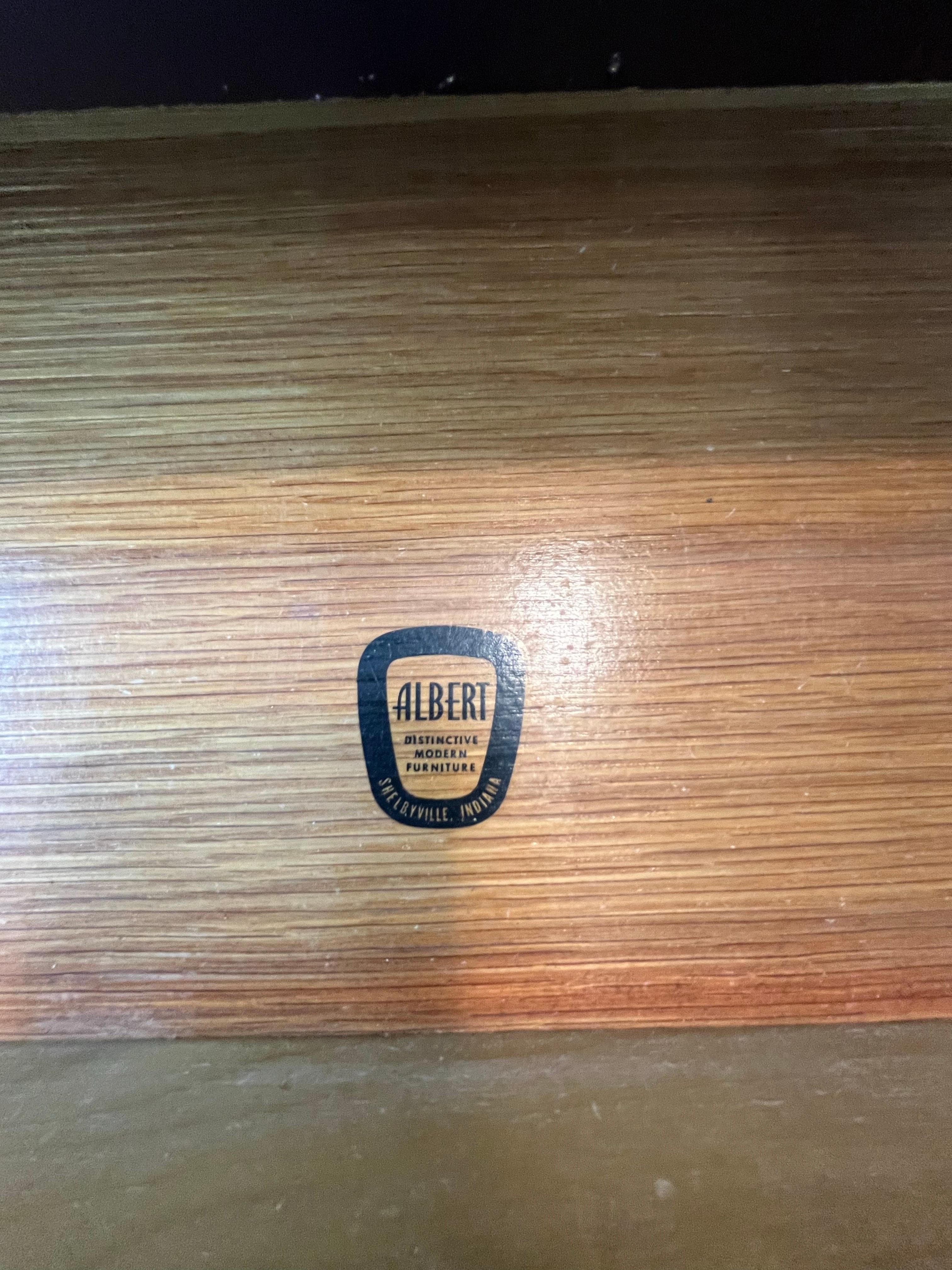Table de chevet Vanleigh 4 tiroirs en vente 2