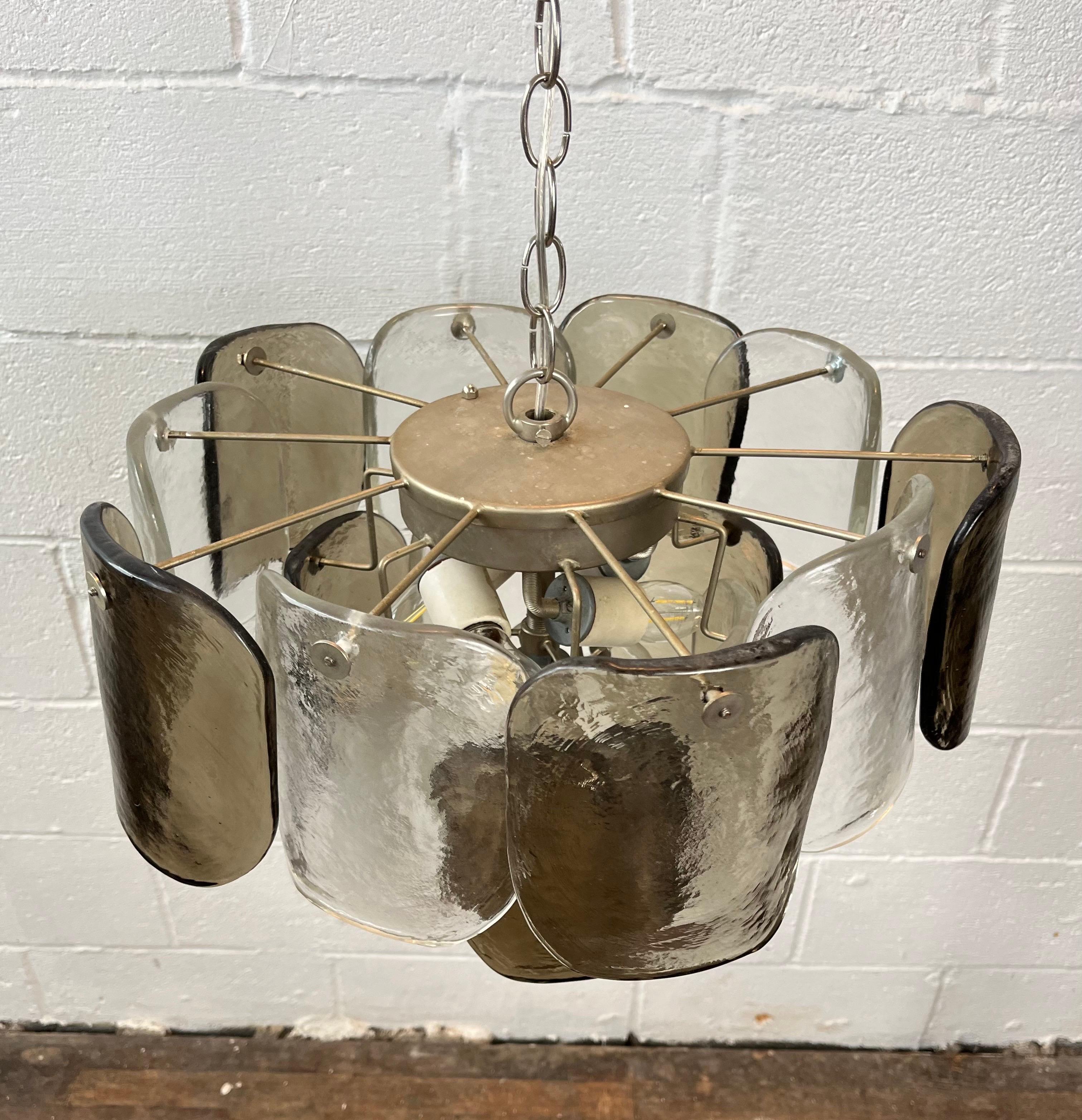 Mid-Century moderno J.T. Lampadario Kalmar a pannelli trasparenti e fumé in vendita