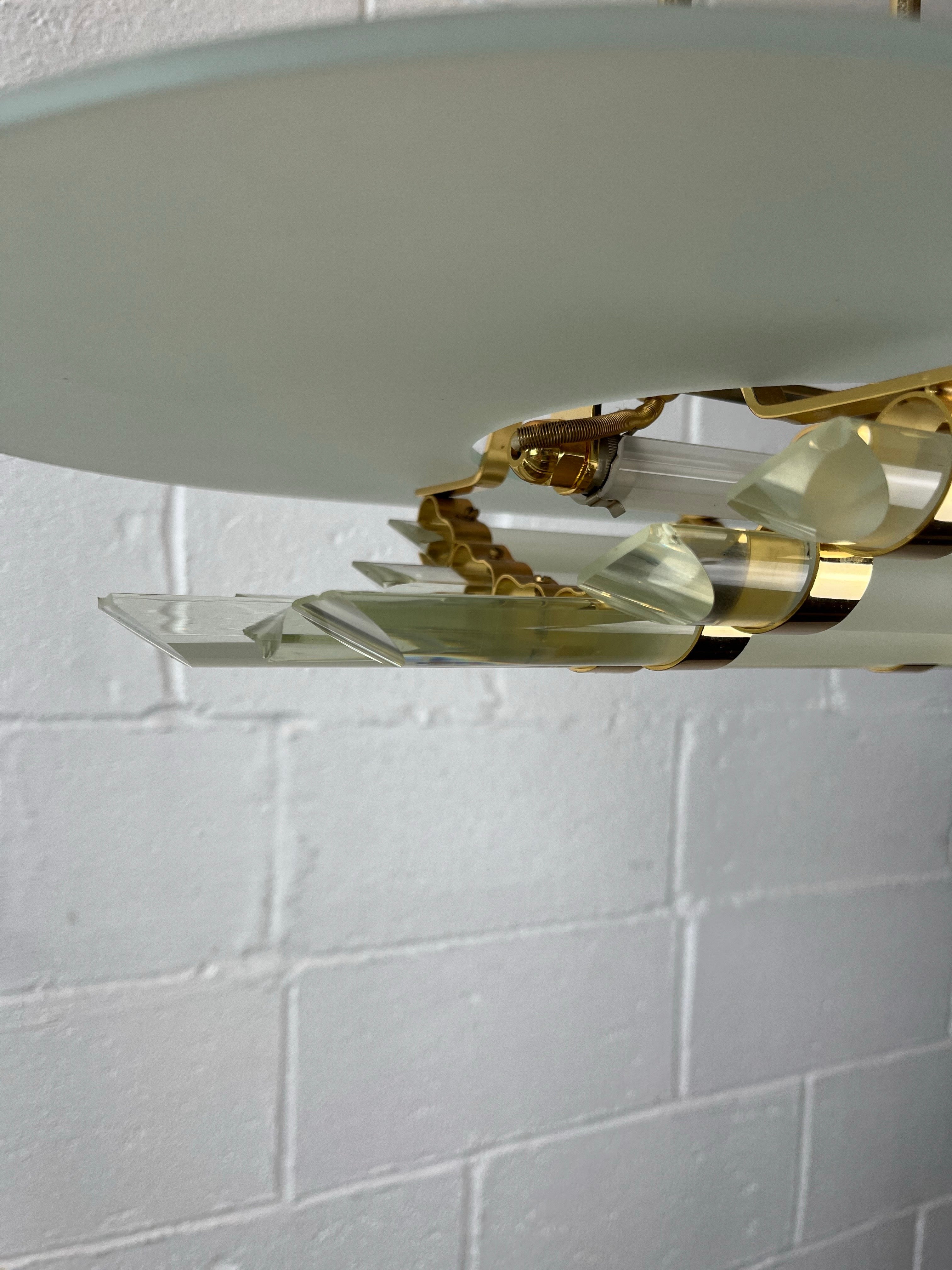Mid-Century Modern Lustre à tige de verre Skyscraper, moderniste du milieu du siècle, avec ferrures en laiton en vente