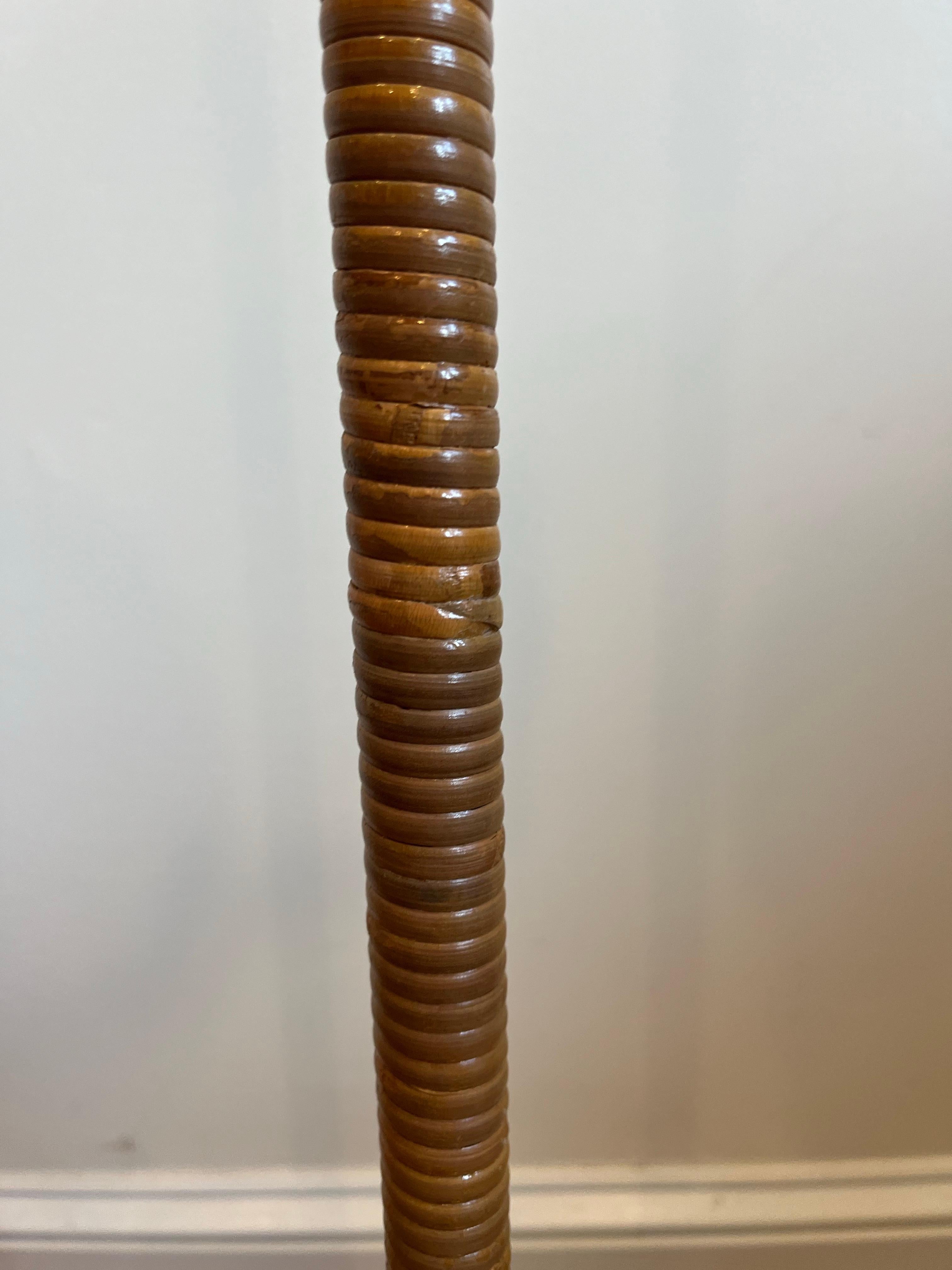 Mid-Century Modern Rattan and Brass Swing Arm Floor Lamp en vente 3