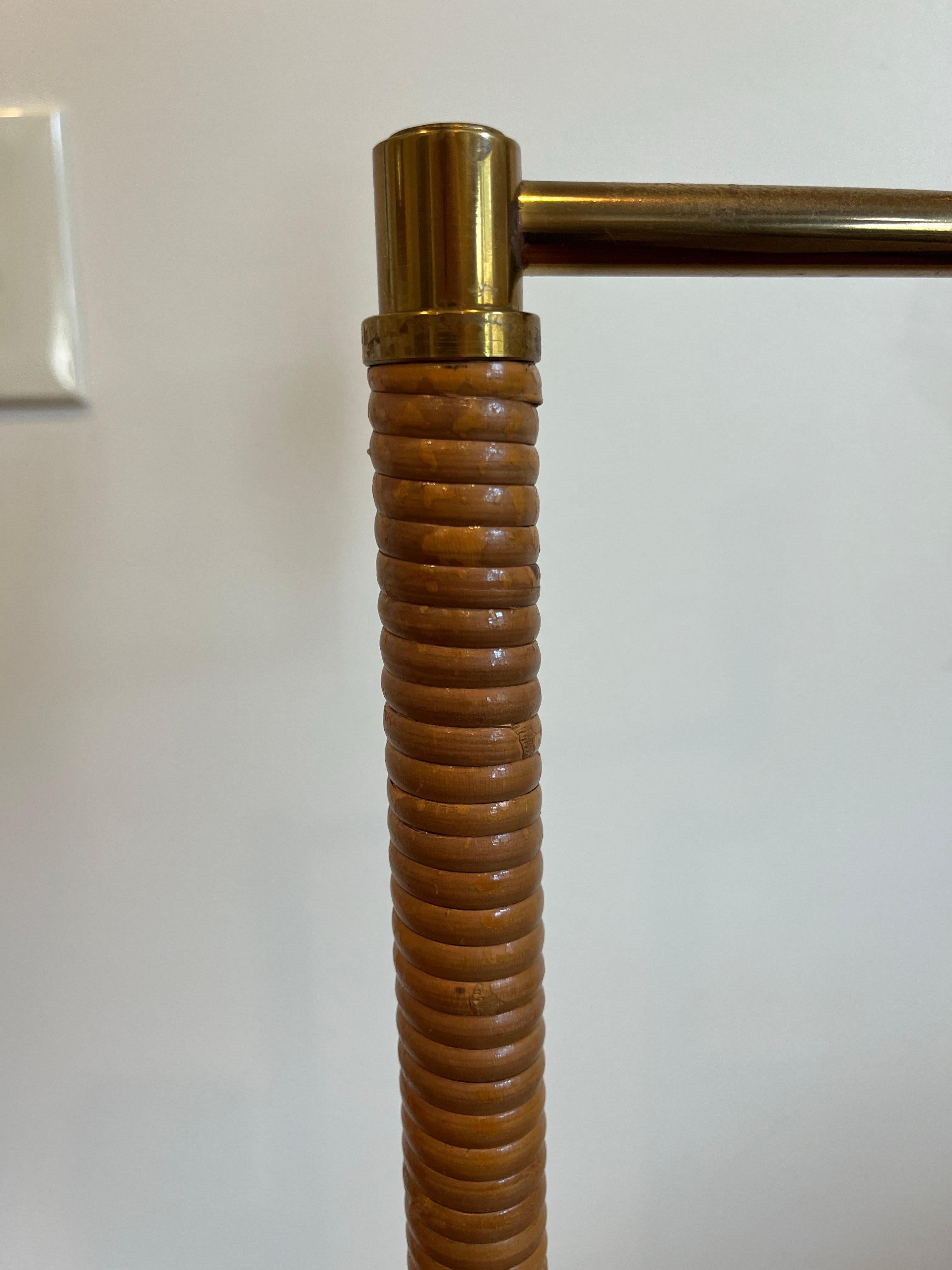 Mid-Century Modern Rattan and Brass Swing Arm Floor Lamp en vente 4