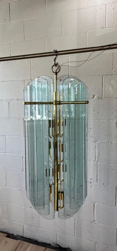 Großer, modernistischer Kronleuchter aus abgestuftem, abgeschrägtem Glas mit Messingakzenten, 16 Elemente