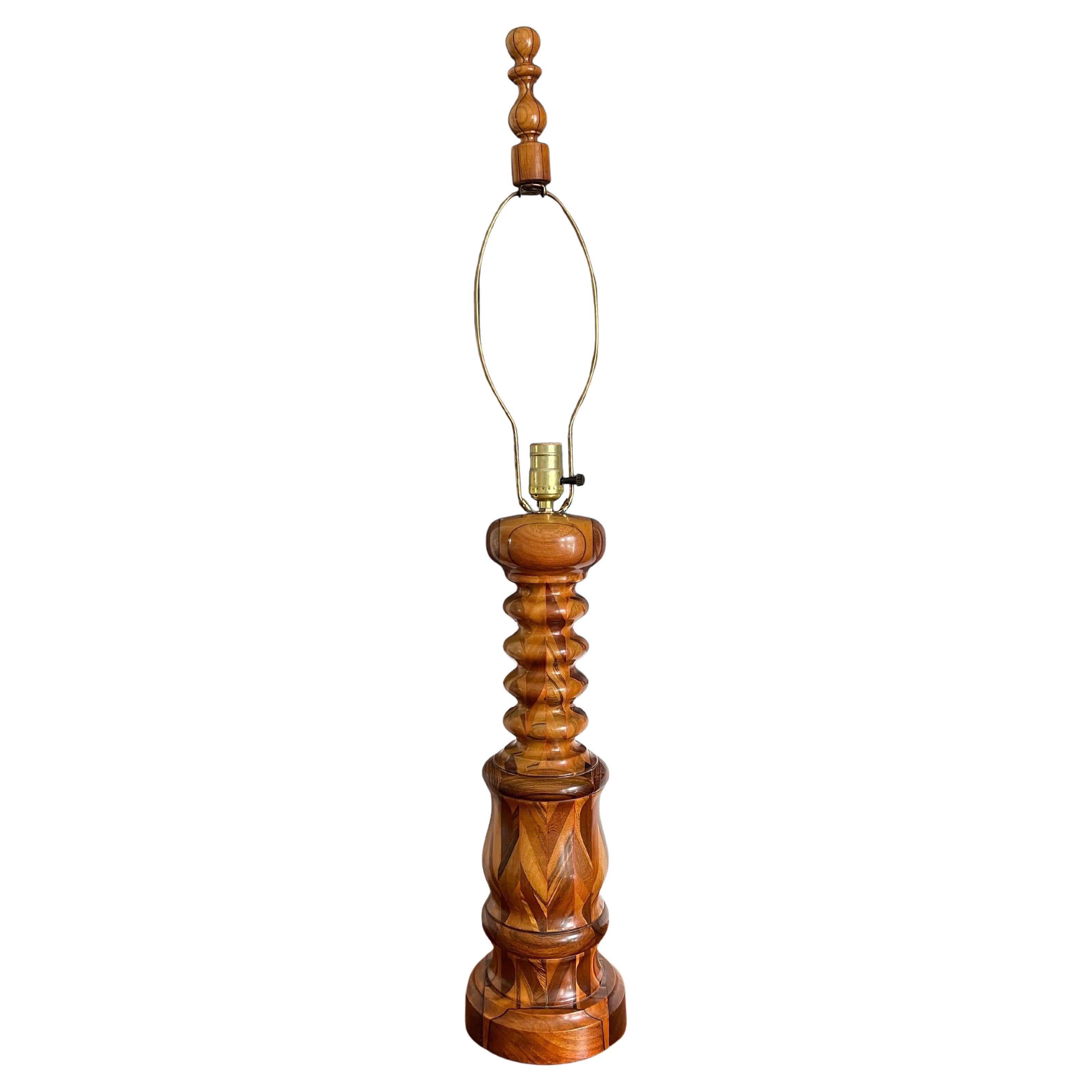 Vintage gedrehte Wood Wood Lampe Mahagoni Ahorn und Nussbaum