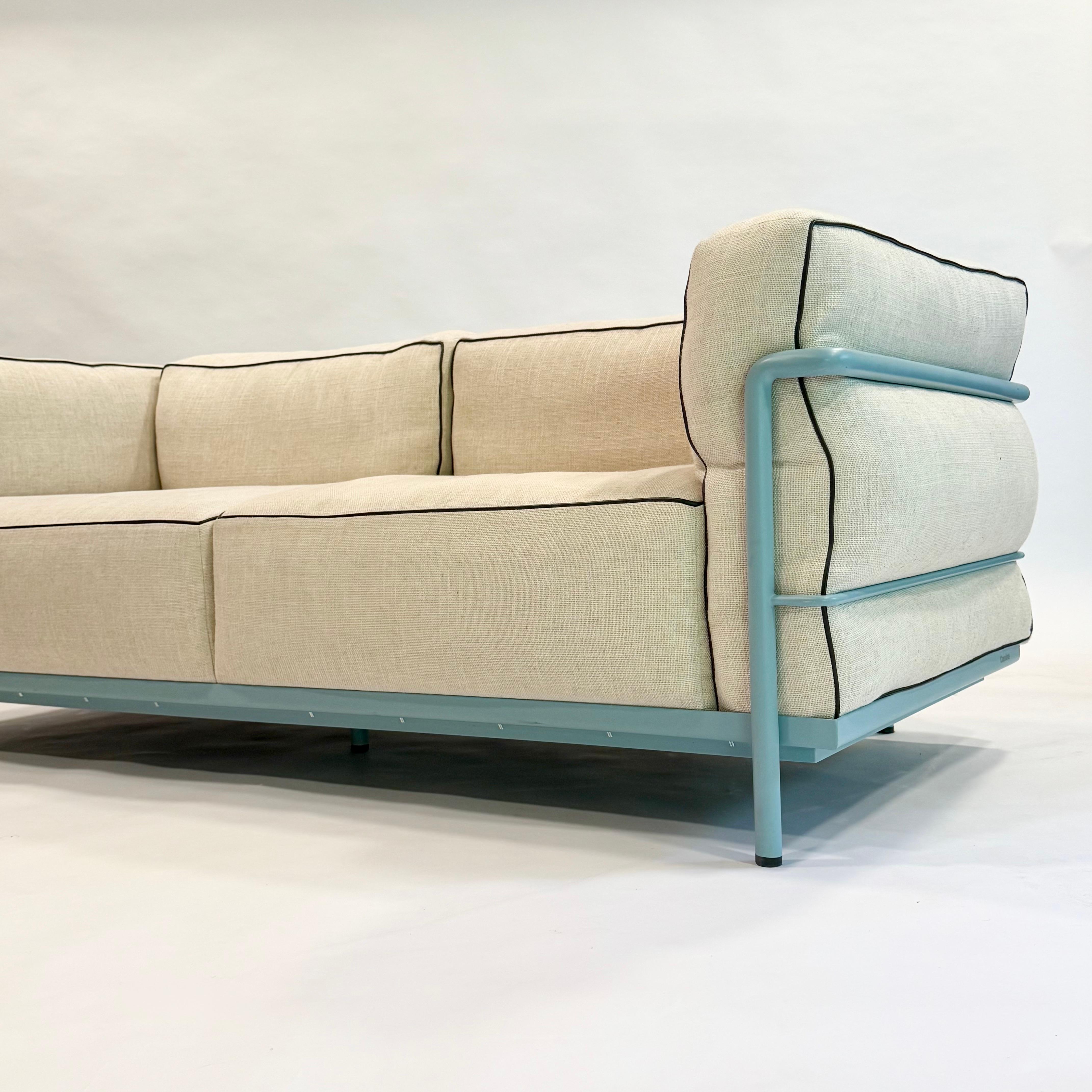 Italian Le Corbousier LC2 Fauteuil Grand Confort, Grand Modéle Custom Cassina For Sale