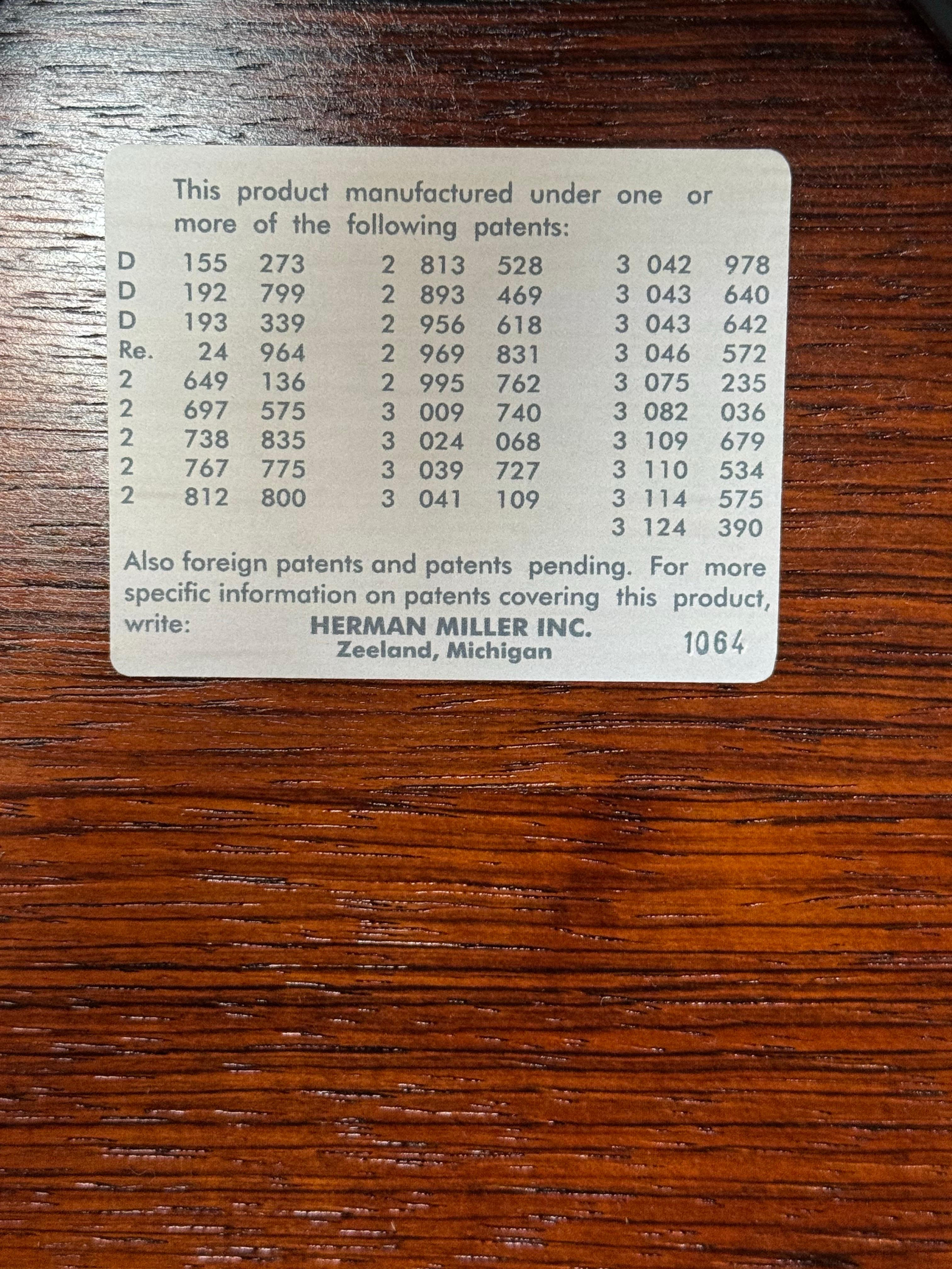 Silla y otomana Eames de palisandro y cuero de los años 70 (restaurada) Herman Miller en venta 9