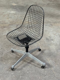 Verstellbarer Eames-Schreibtischstuhl aus Draht mit Aluminium-Lenkfußkreuz, PKCC, um 1950