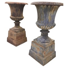 Coppia monumentale di urne da giardino vintage in ghisa, alte 53,5", 1930