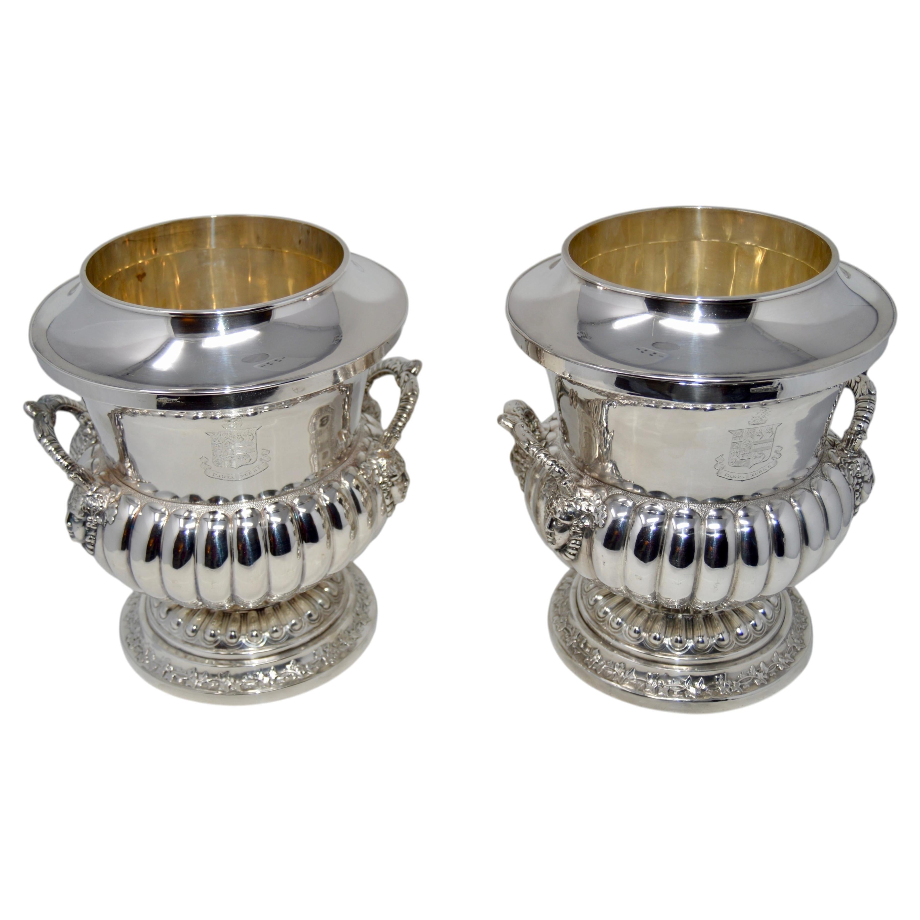 Coppia di secchielli per il ghiaccio in argento placcato, in stile Regency inglese, per vino e champagne in vendita