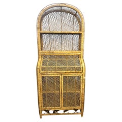 Italienisches Bücherregal im Vintage-Boho-Stil mit gewölbter Oberseite aus Rattan und Korbgeflecht