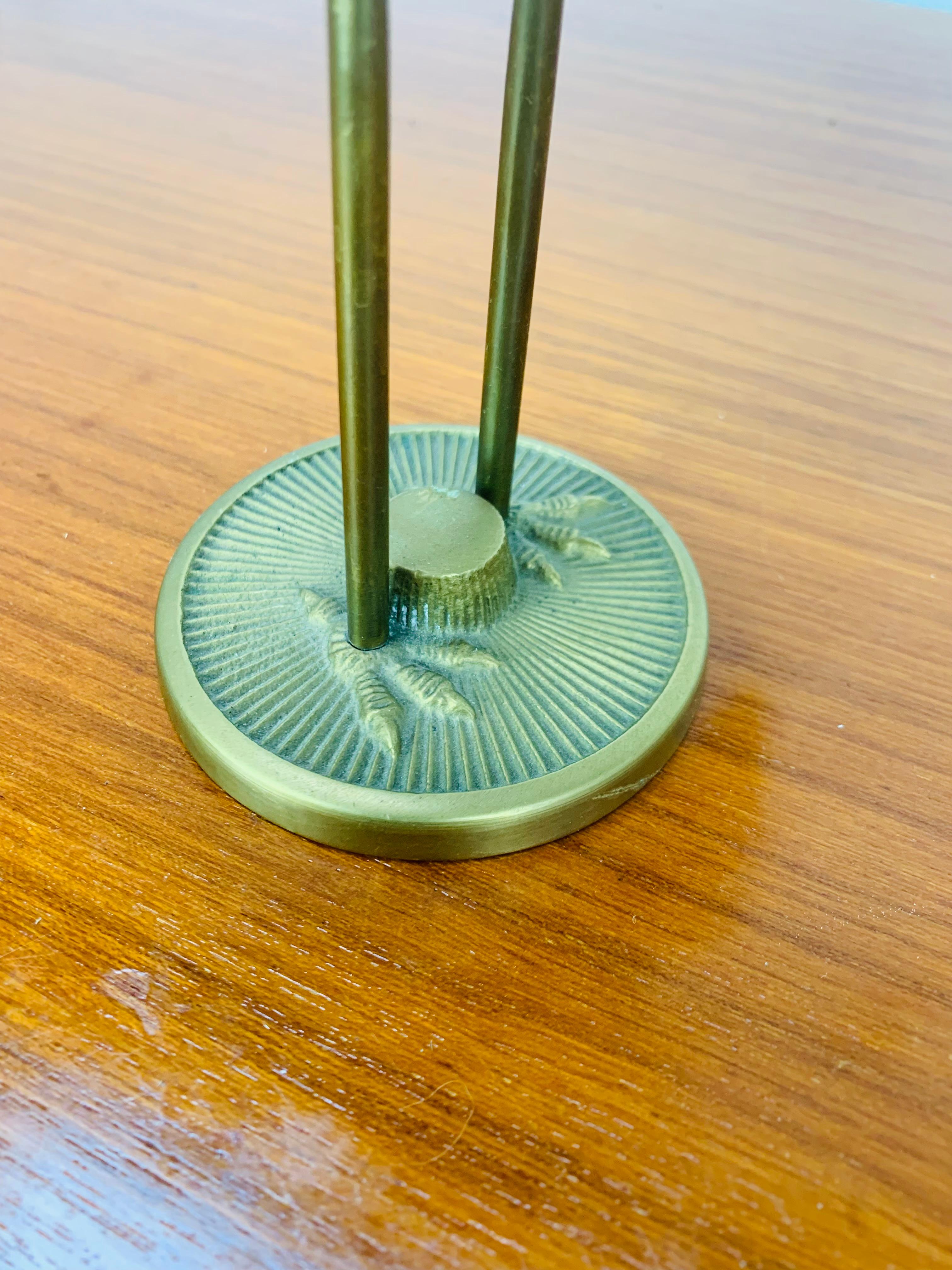 Metallo Coppia di sculture di uccelli in ottone a forma di airone o gru, anni '70 in vendita