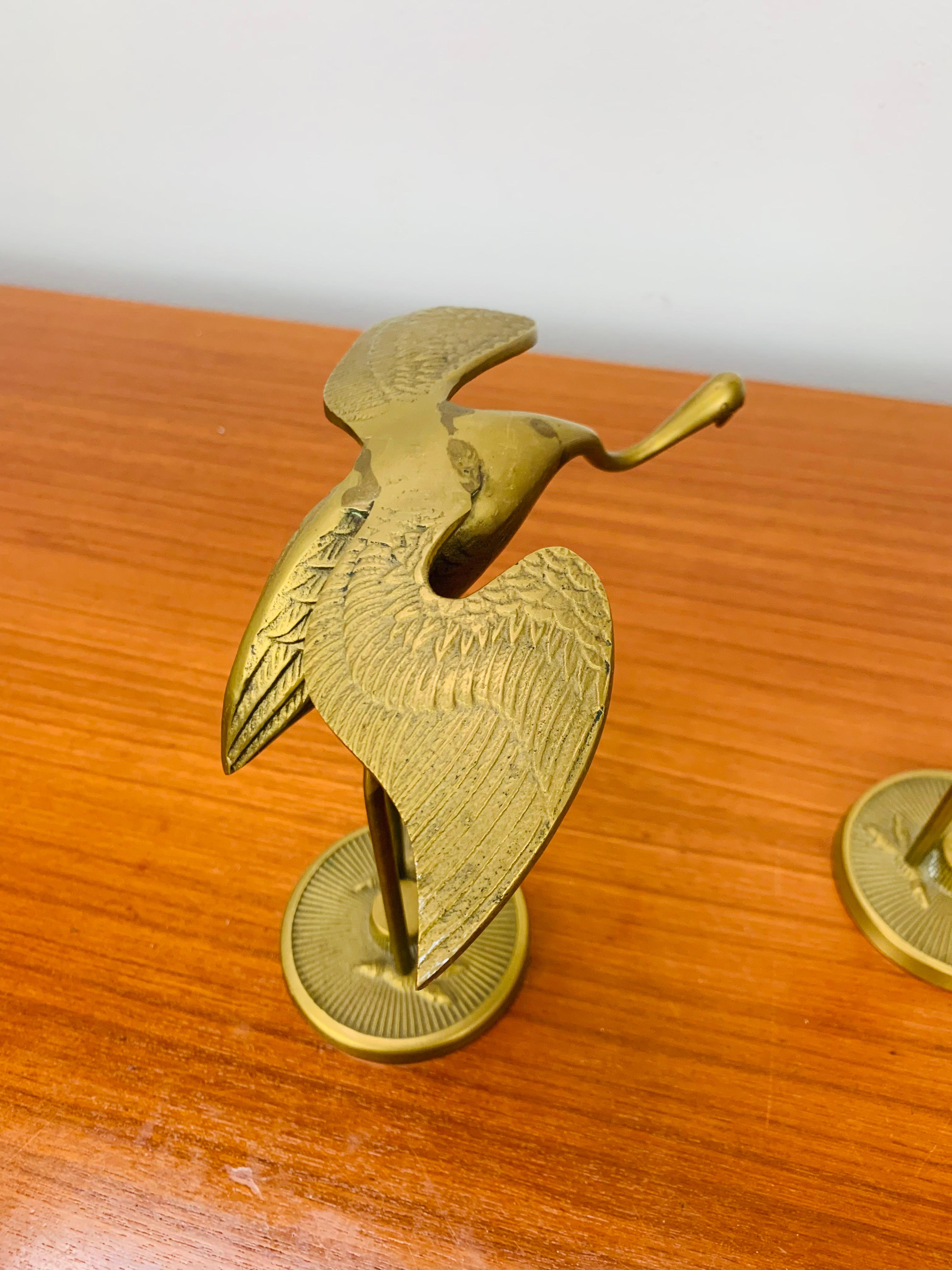 Fine XX secolo Coppia di sculture di uccelli in ottone a forma di airone o gru, anni '70 in vendita