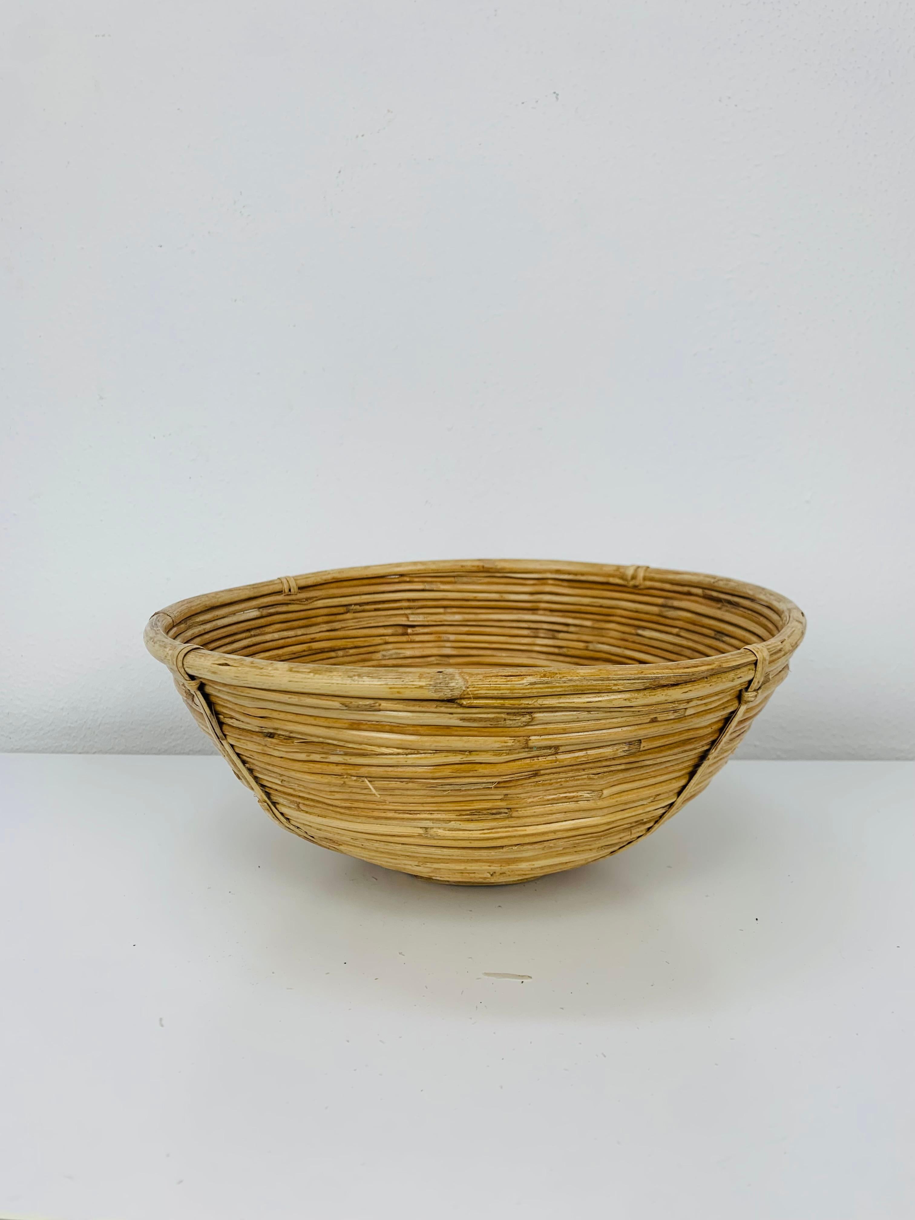 Set di 3 cesti in rattan, Italia, anni '60 in vendita 4