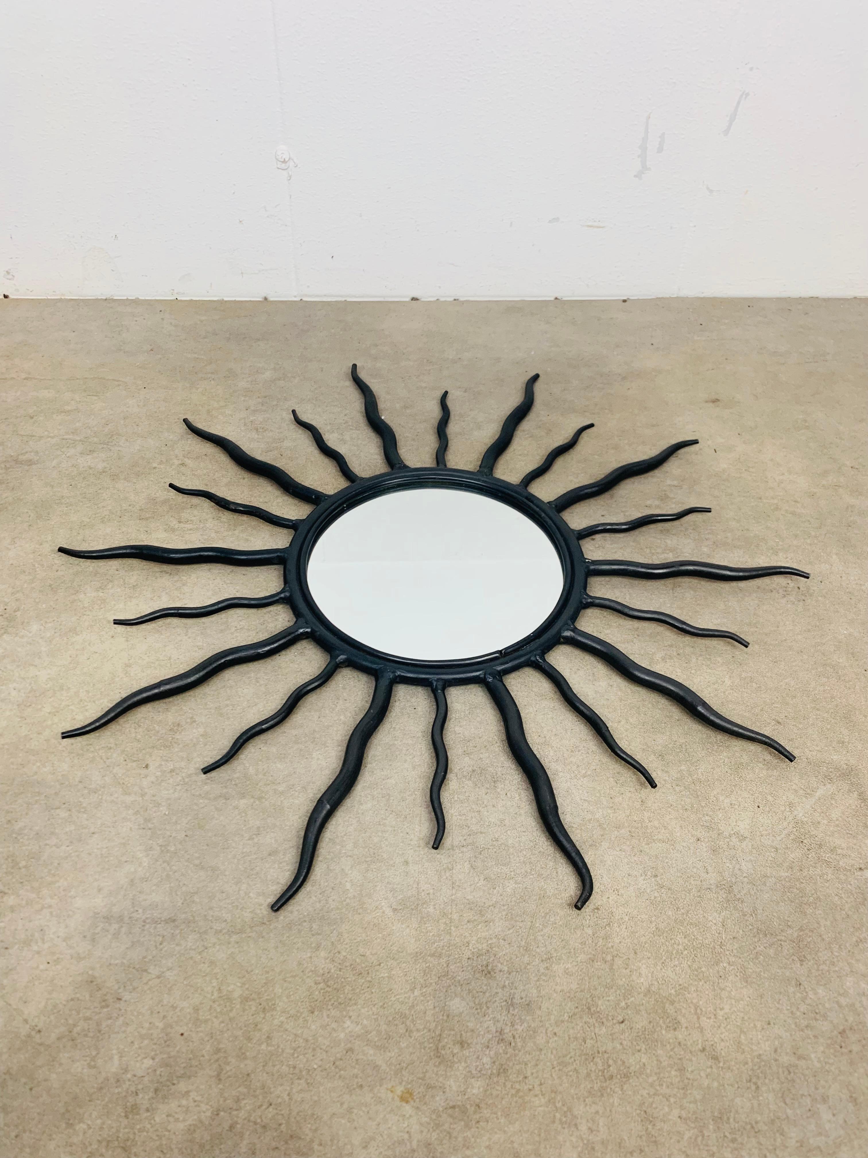 Miroir en fer forgé Brutalist Sunburst, circa 1970 Bon état - En vente à BELFORT, FR