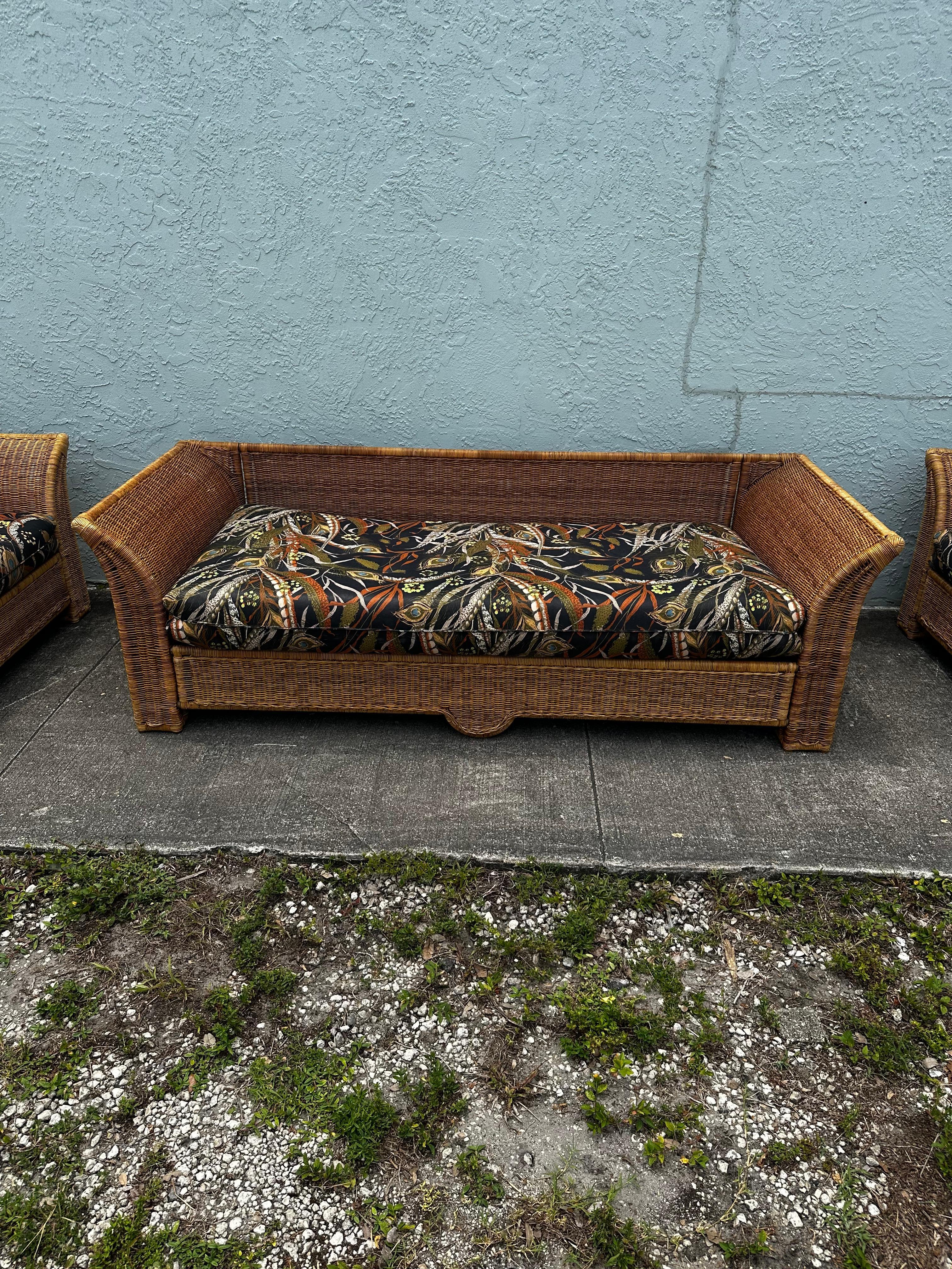 Divano tropicale scultoreo in rattan finemente lavorato degli anni '70 in vendita 4