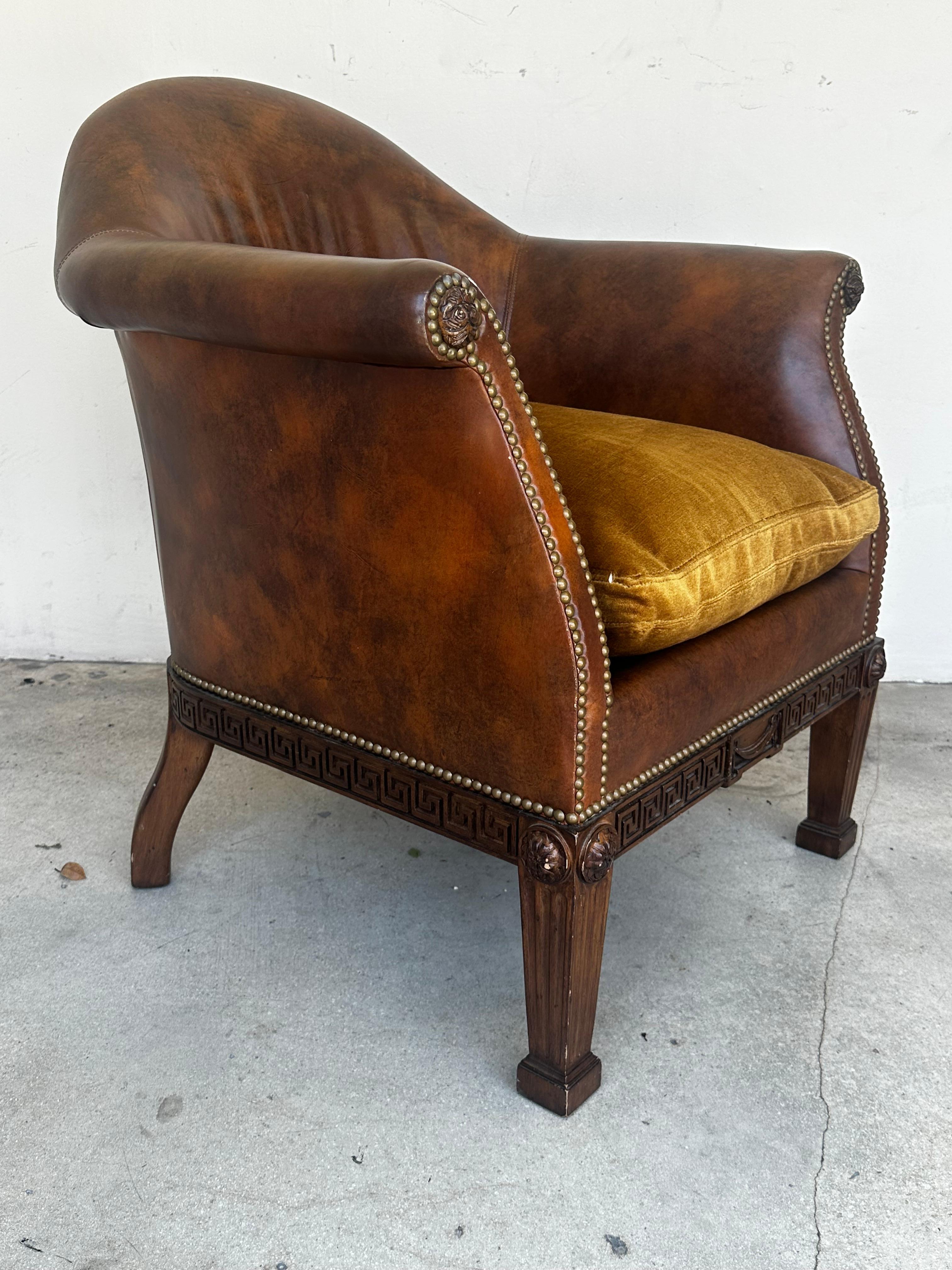 Americano Sedia da biblioteca in stile Ralph Lauren degli anni '80 in pelle e mohair dorata con chiave greca in Wood in vendita