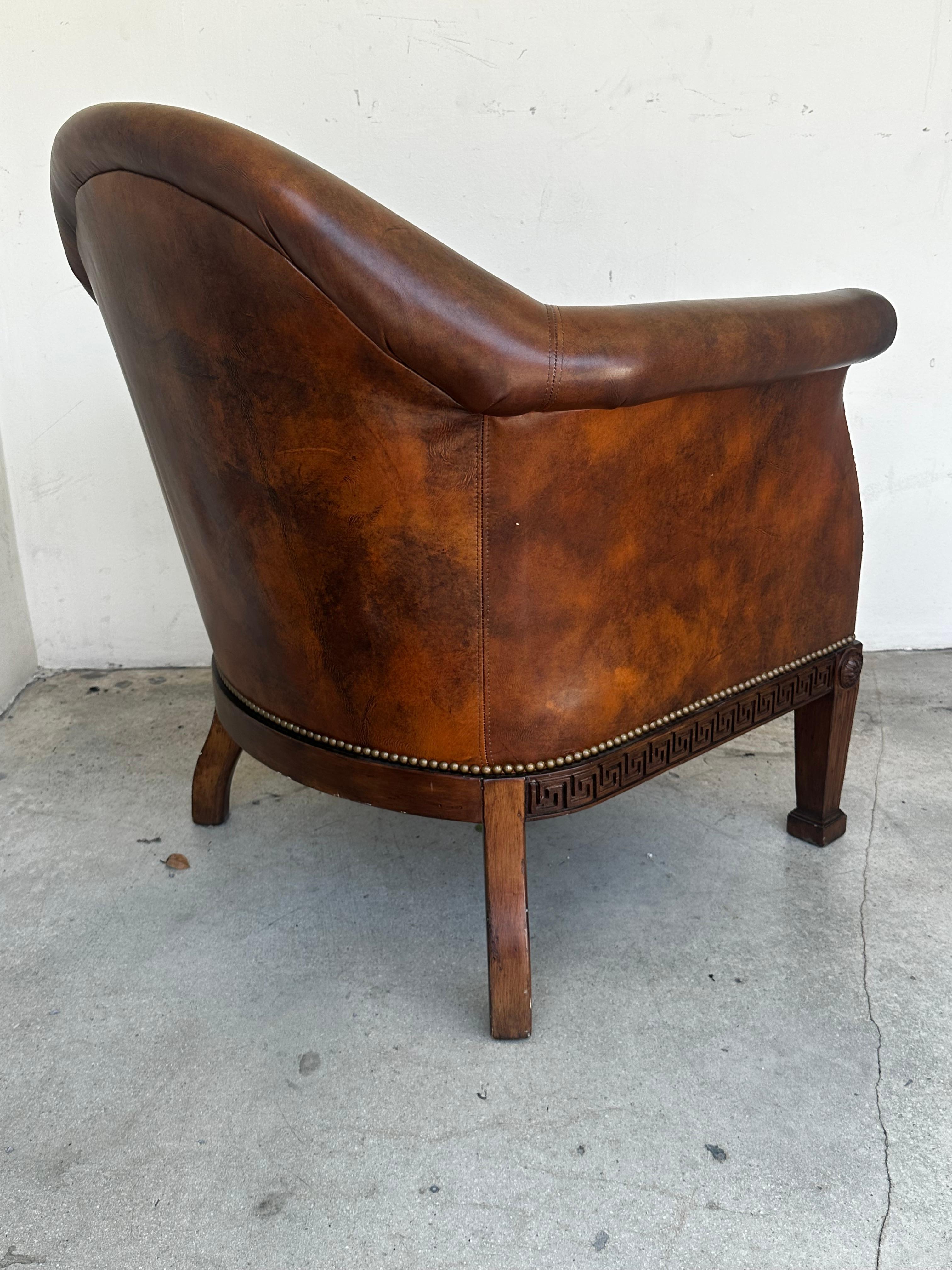 Fine XX secolo Sedia da biblioteca in stile Ralph Lauren degli anni '80 in pelle e mohair dorata con chiave greca in Wood in vendita