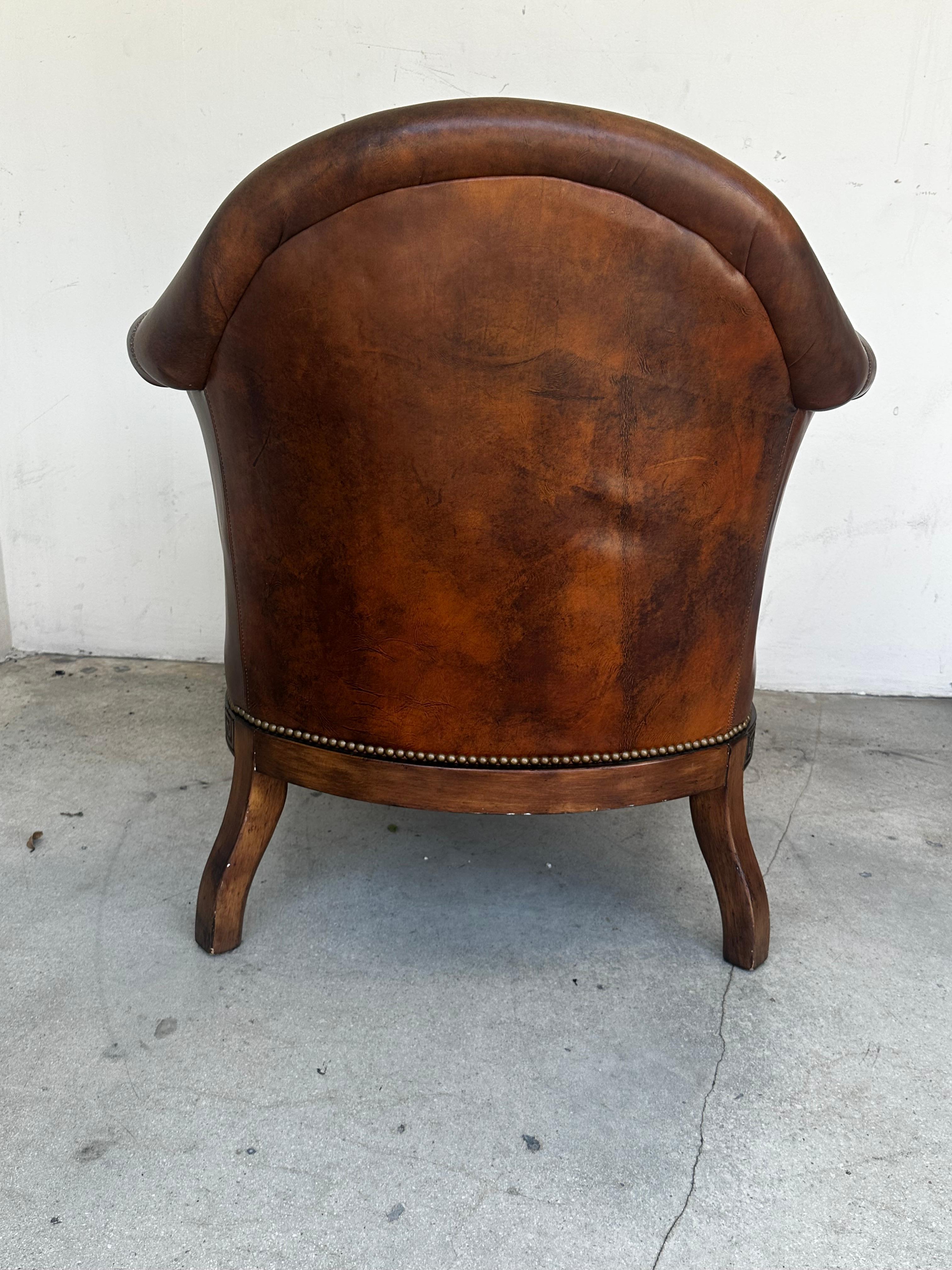 Ottone Sedia da biblioteca in stile Ralph Lauren degli anni '80 in pelle e mohair dorata con chiave greca in Wood in vendita