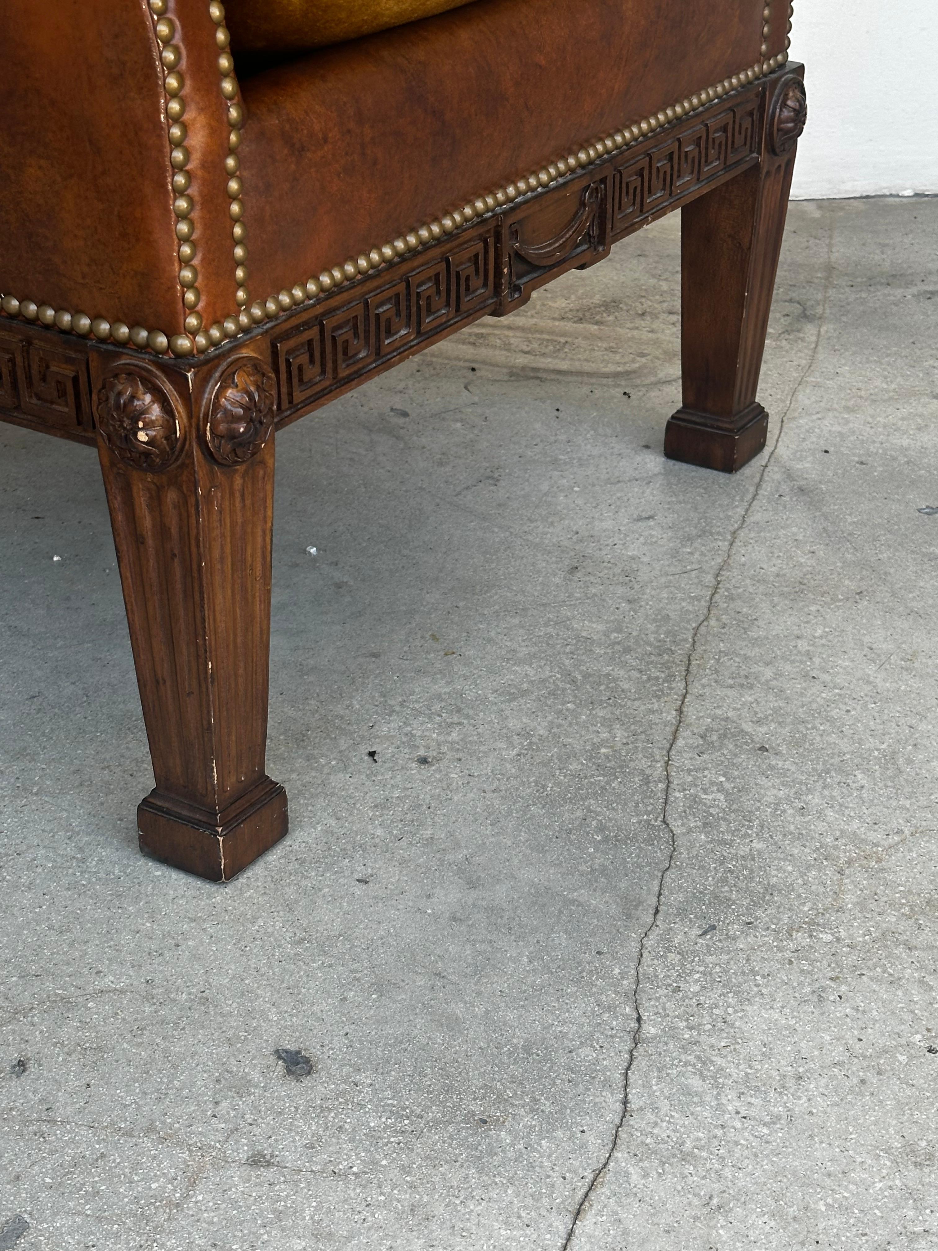 Sedia da biblioteca in stile Ralph Lauren degli anni '80 in pelle e mohair dorata con chiave greca in Wood in vendita 5