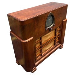 1930s Rare Original Condition Walnut Zenith Art Deco Radio Console