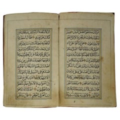 Antikes Quran-Buch mit Manuskripten