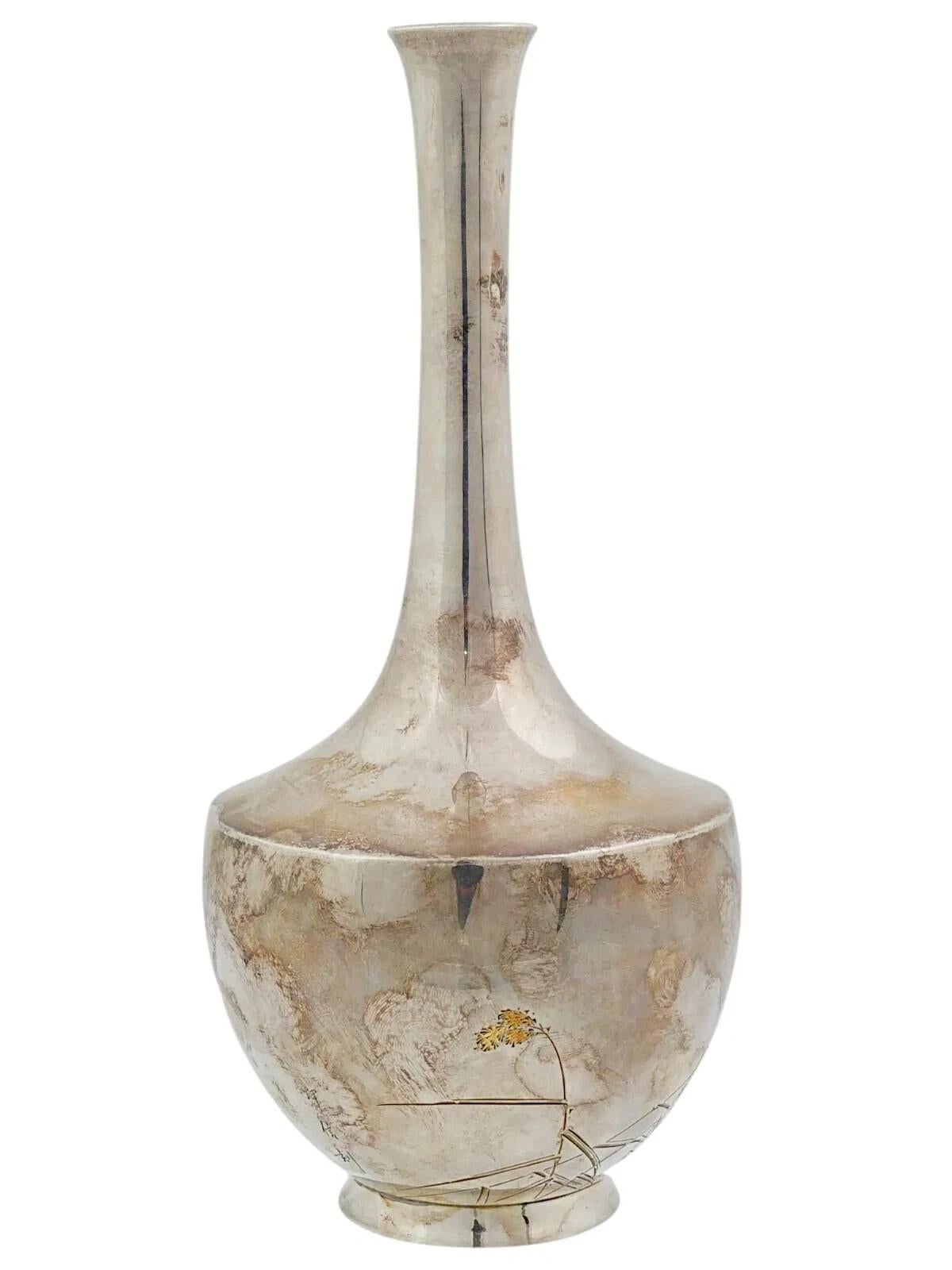 Ancien vase japonais en argent de l'ère Meiji Kintaro Hattaro Bon état - En vente à Queens, NY