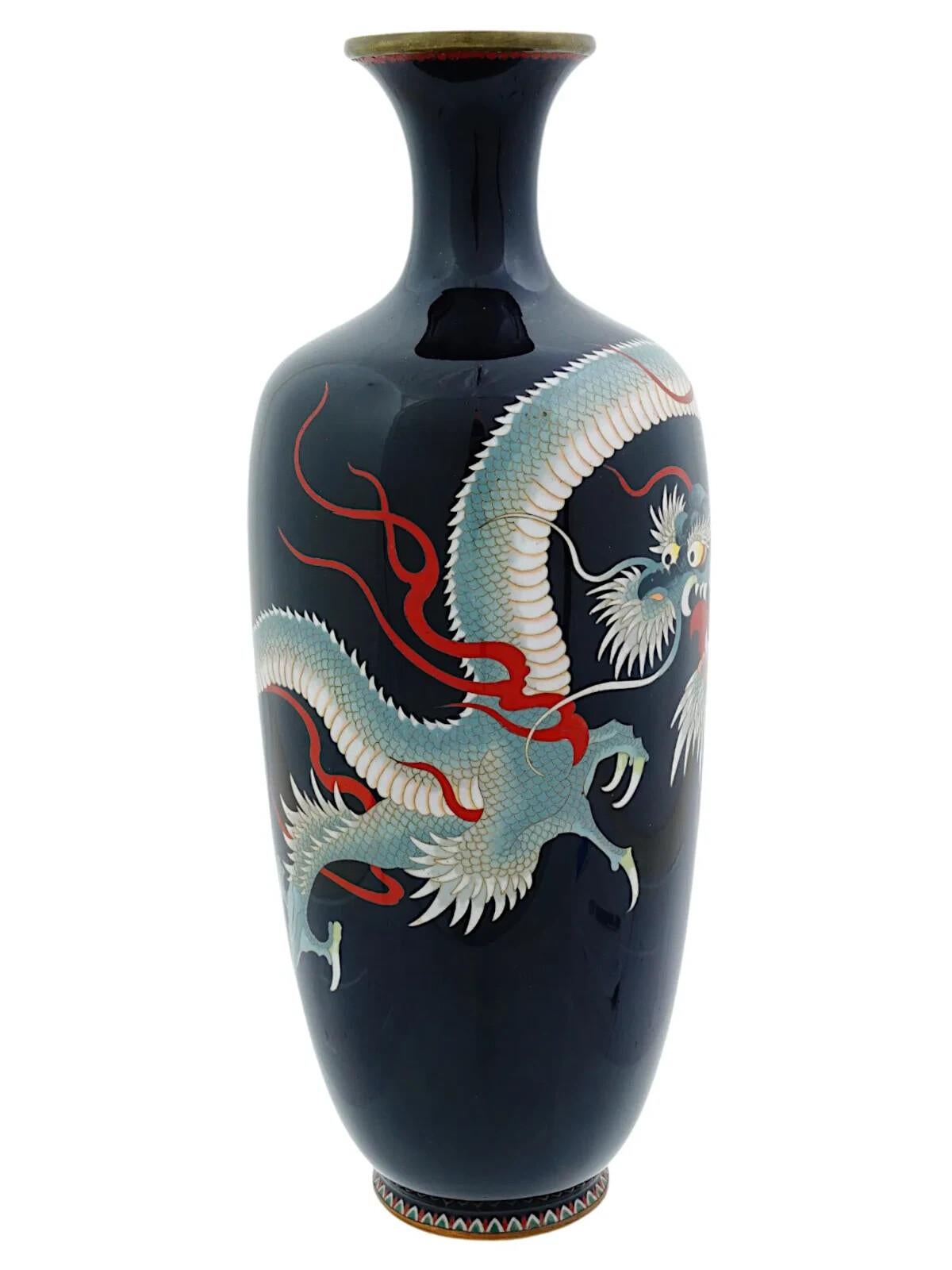 Cloisonné Grands Vases anciens en émail cloisonné japonais Meiji avec Dragon Signé en vente