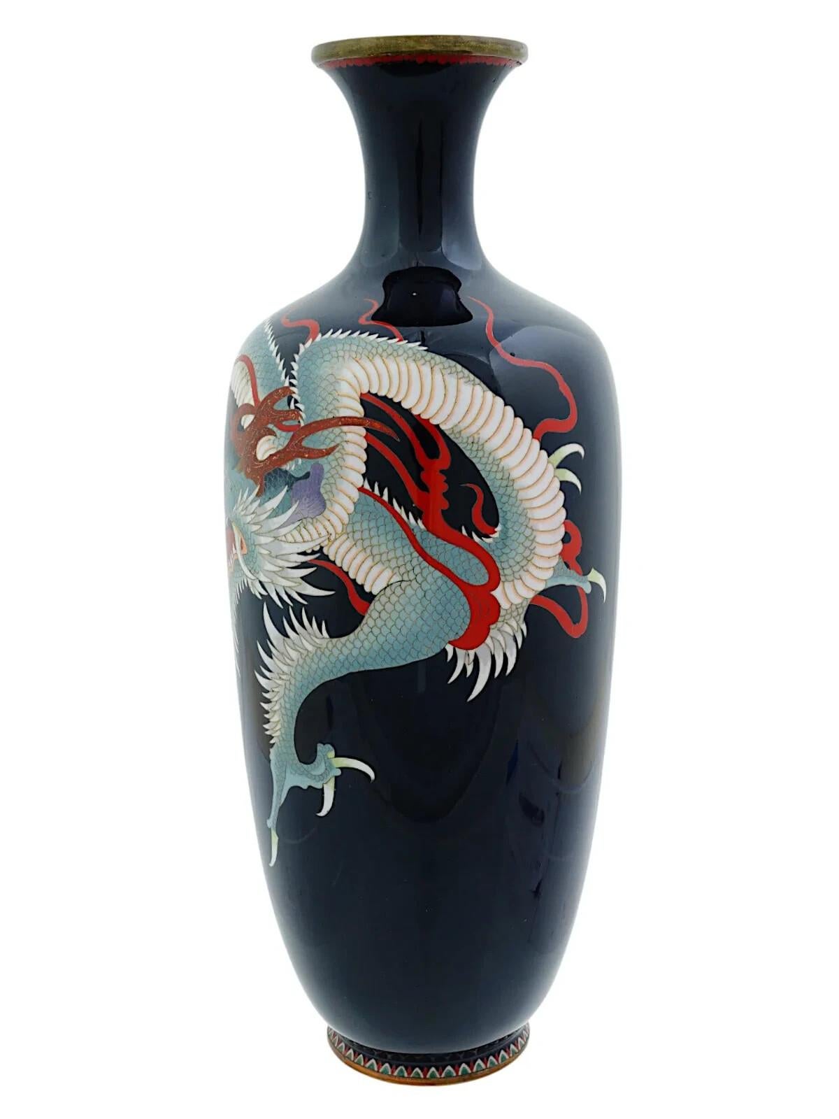 Grands Vases anciens en émail cloisonné japonais Meiji avec Dragon Signé Bon état - En vente à Queens, NY