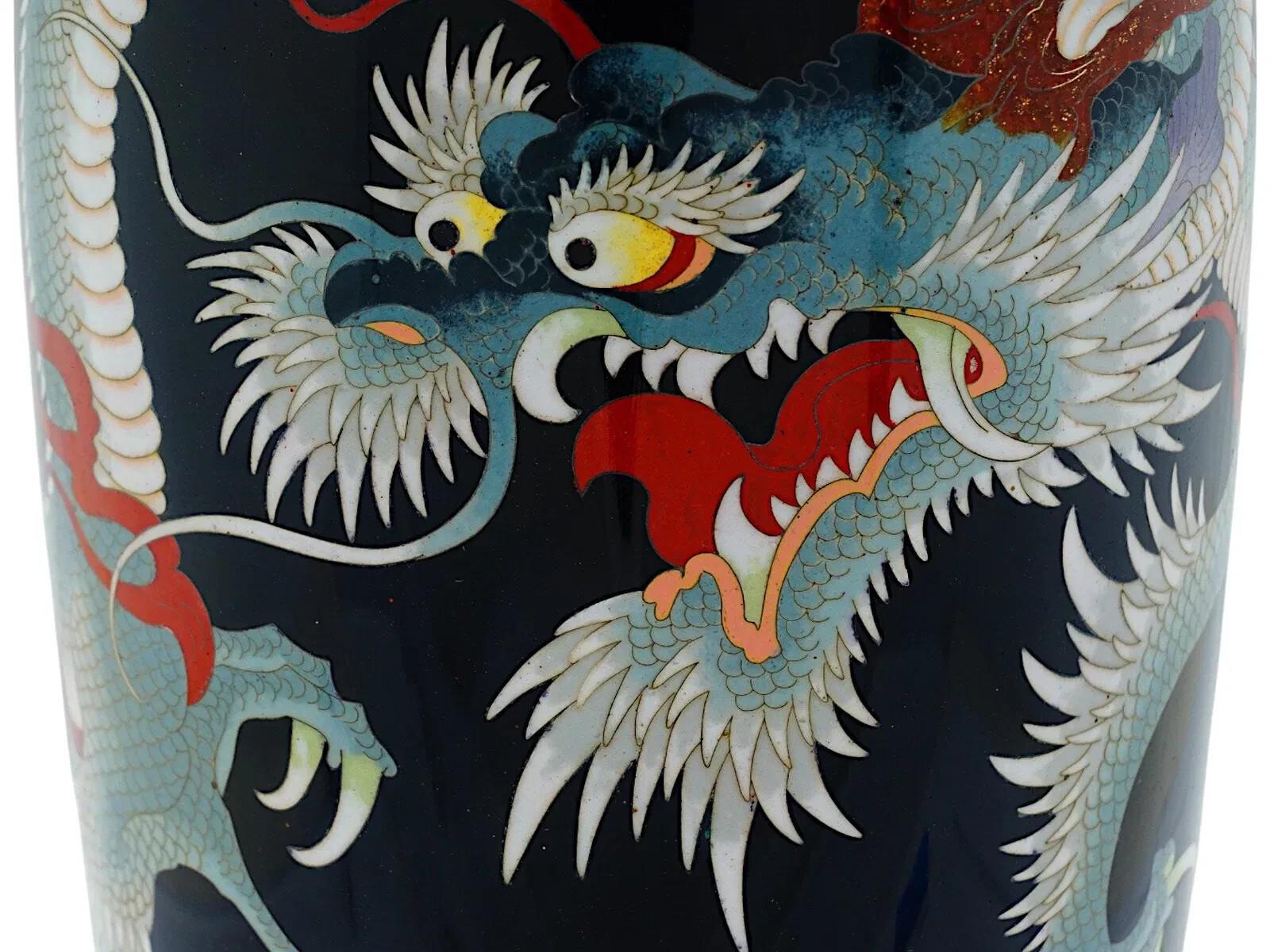 Métal Grands Vases anciens en émail cloisonné japonais Meiji avec Dragon Signé en vente