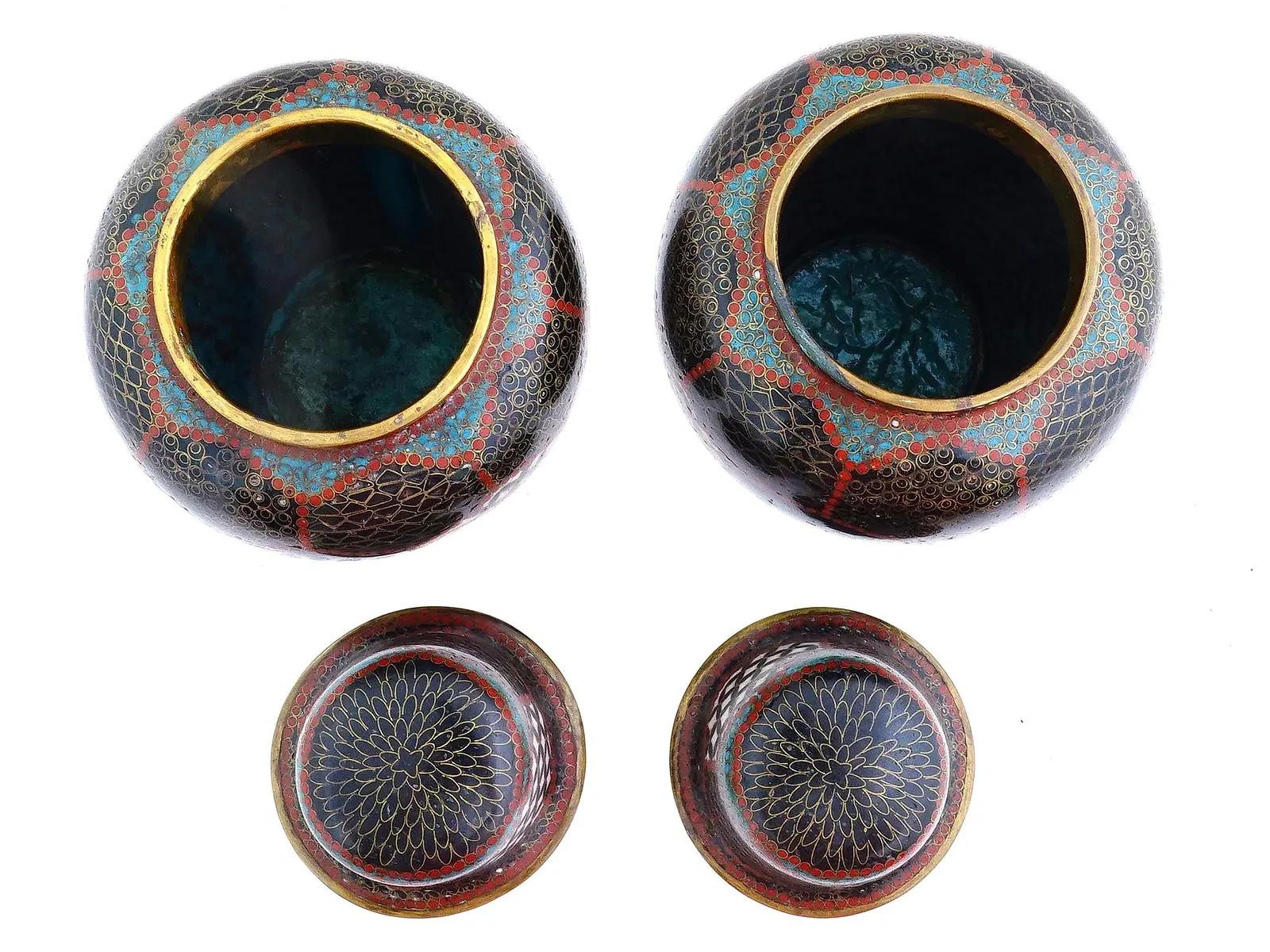 Pair of Japanese cloisonné enamel covered jars In Good Condition For Sale In Queens, NY