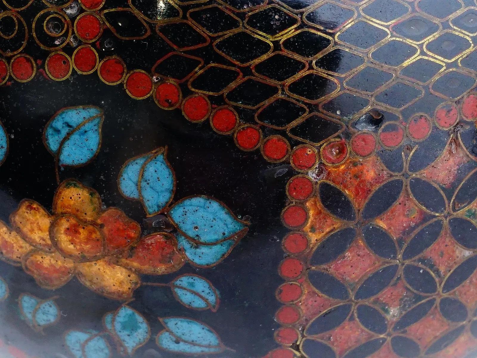 Pair of Japanese cloisonné enamel covered jars For Sale 3