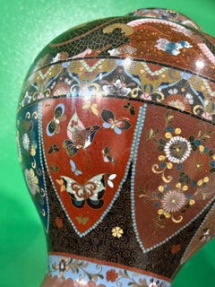 Tarro con tapa con forma de dragón, de esmalte cloisonné japonés con piedra dorada, del periodo Meiji
