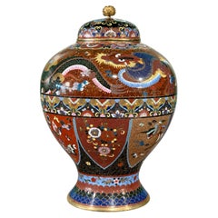 Tarro con tapa con forma de dragón, de esmalte cloisonné japonés con piedra dorada, del periodo Meiji