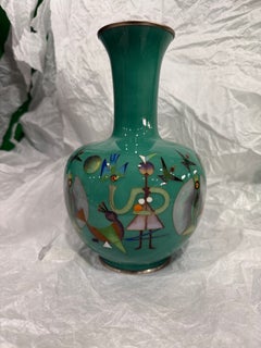 Vase japonais moderniste en émail cloisonné représentant un oiseau, période Showa, attribué à Sato
