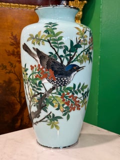 Vase japonais en forme d'oiseau, en fil d'argent et émail cloisonné, fin de l'ère Showa, signé Sato