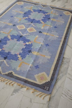 Alfombra azul vintage con un diseño llamado «Carnation», de Ingegerd Silow, Suecia