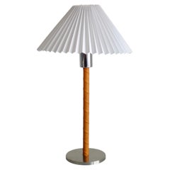 Schwedische Tischlampe aus Leder und Metall aus der Mitte des Jahrhunderts