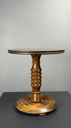 Tavolino basso in legno tornito, in stile brutalista della metà del secolo, ispirato a Charles Dudouyt